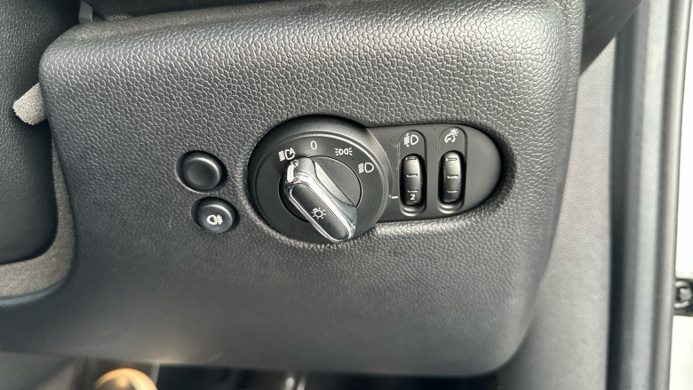 MINI Hatchback 1.5 Cooper Classic Premium 5dr Petrol Hatchback